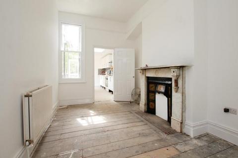 4 bedroom terraced house to rent, Sefton Park Road, Bristol BS7