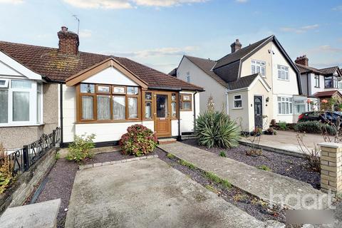 3 bedroom semi-detached bungalow to rent, Jubilee Avenue, Romford, RM7