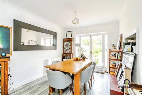 5 bedroom semi-detached house for sale, Chichester Road, West Sussex PO21