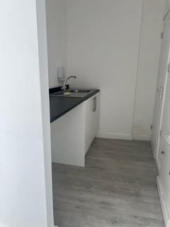 Leisure facility to rent - Wakefield Road, Huddersfield HD5