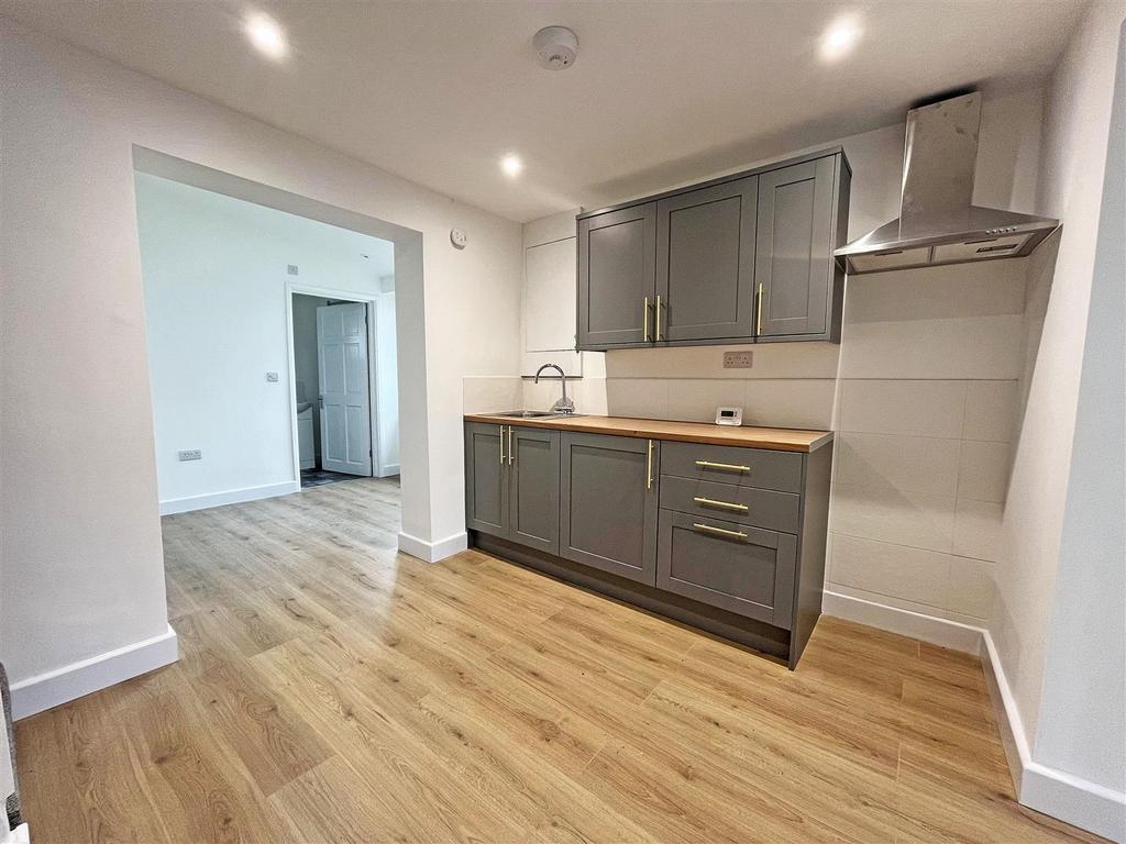 Kitchen 1.jpg