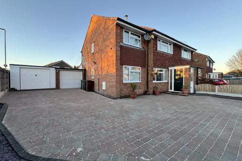 4 bedroom semi-detached house for sale, Dunrobin Avenue, Garforth, Leeds