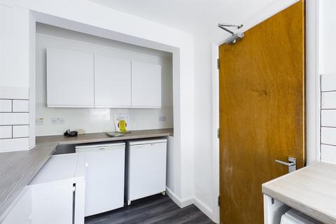 6 bedroom apartment to rent, Mafeking Road, Brighton