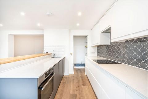 3 bedroom terraced house to rent, Manoel Road, Twickenham TW2
