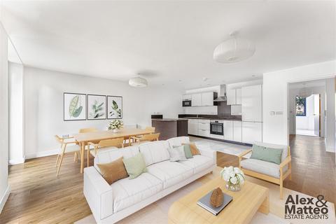 3 bedroom flat for sale, Fairmont House, Canada Water, SE16