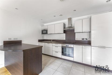 3 bedroom flat for sale, Fairmont House, Canada Water, SE16