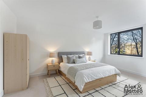 3 bedroom flat for sale, Fairmont House, Canada Water, SE16