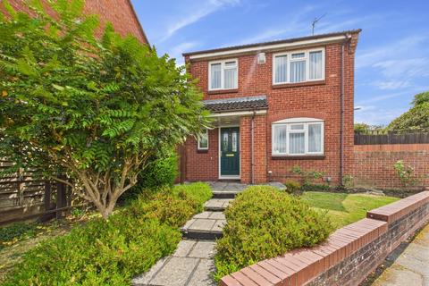 3 bedroom detached house for sale, Robert Raikes Avenue, Tuffley, Gloucester, Gloucestershire, GL4