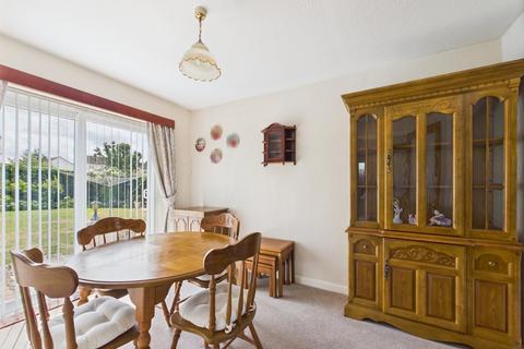 3 bedroom detached house for sale, Robert Raikes Avenue, Tuffley, Gloucester, Gloucestershire, GL4