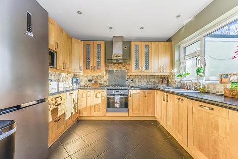 4 bedroom terraced house for sale, New Road, Chingford