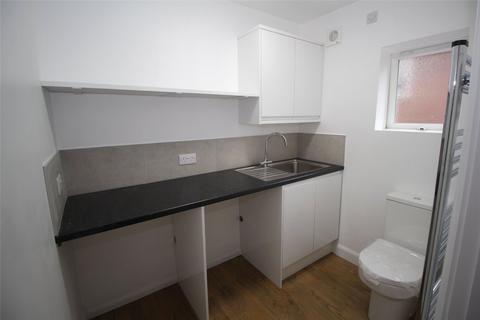 3 bedroom semi-detached house to rent, Cranbrook Road, Barnet EN4