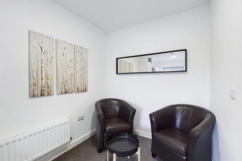 2 bedroom flat to rent, Edinburgh Road, Brighton