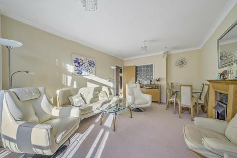 2 bedroom flat for sale, Mayfair Court, Edgware HA8