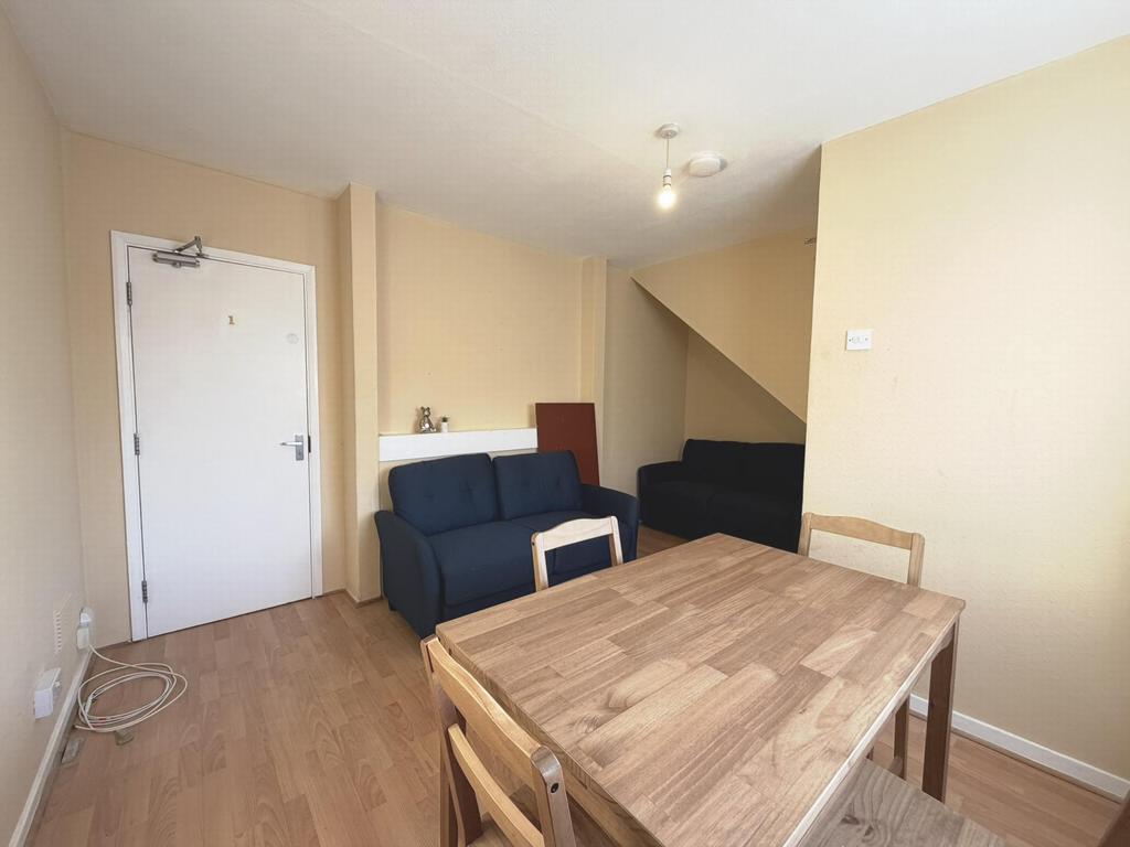 Lounge/Dining