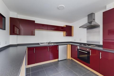 2 bedroom flat to rent, Edinburgh Road, Brighton