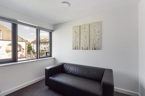 2 bedroom flat to rent, Edinburgh Road, Brighton