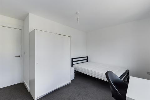 2 bedroom flat to rent, Edinburgh Road, Brighton