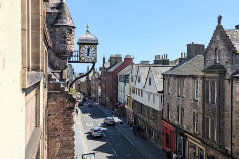 3 bedroom flat to rent, Canongate, Central EH8