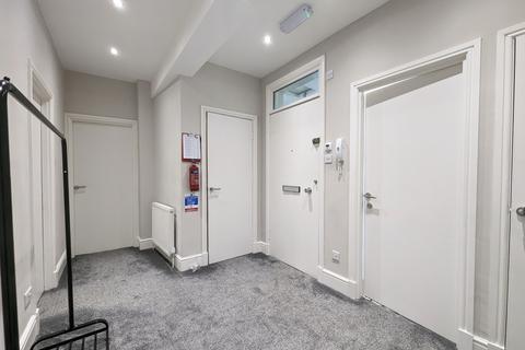 3 bedroom flat to rent, Canongate, Central EH8