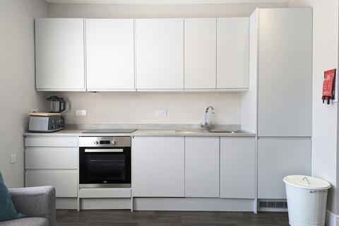 3 bedroom flat to rent, Canongate, Central EH8