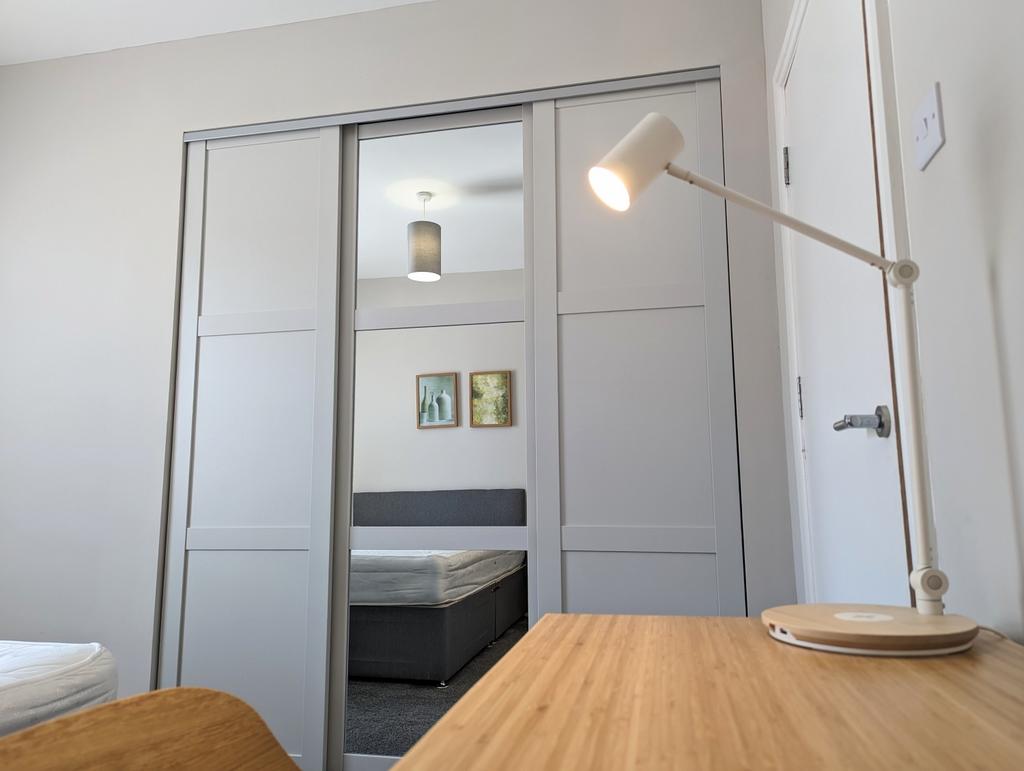 Middle bedroom