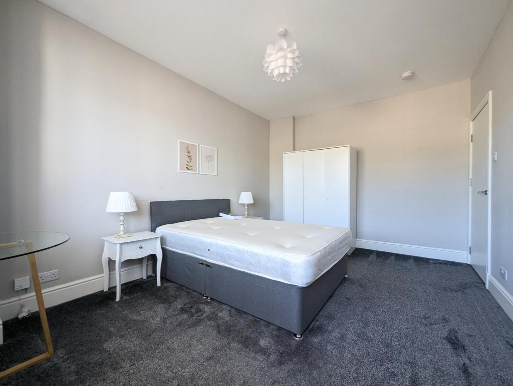 Rear bedroom 2