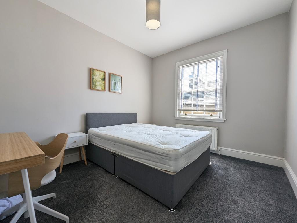 Bedroom middle front