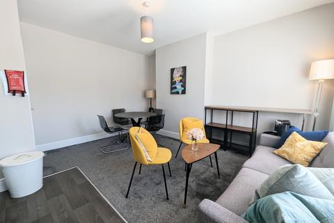 3 bedroom flat to rent, Canongate, Central EH8