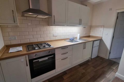1 bedroom flat to rent, High Street, NG15