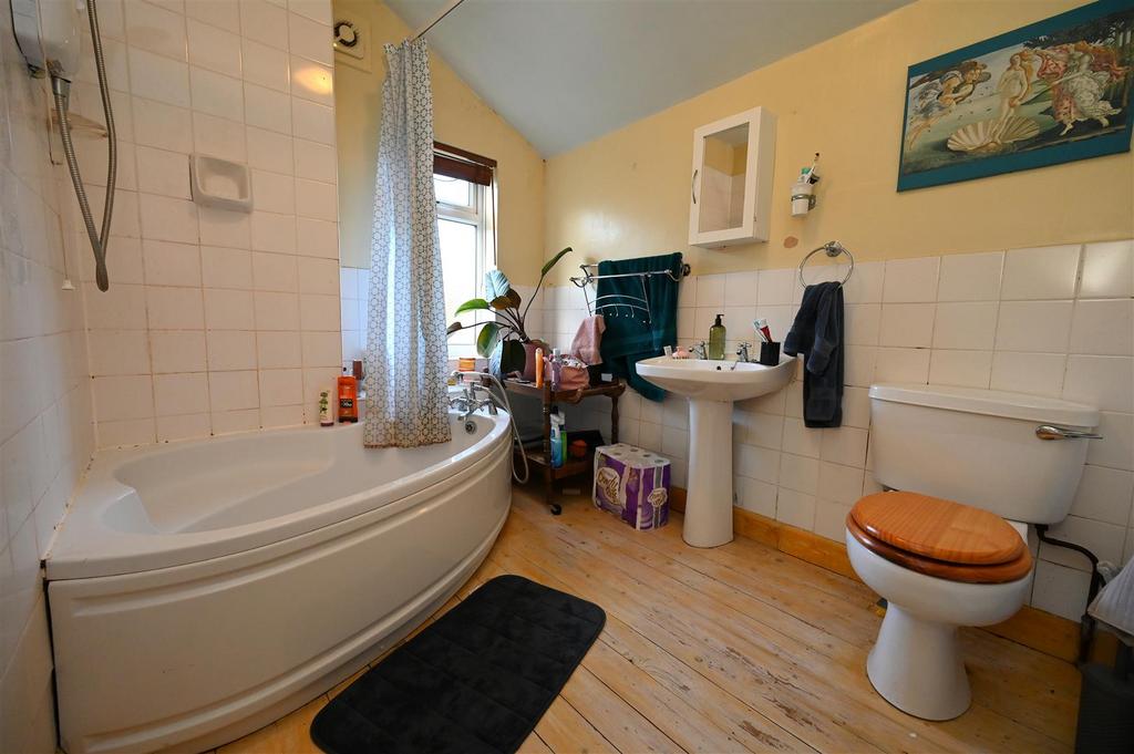 Bathroom.JPG