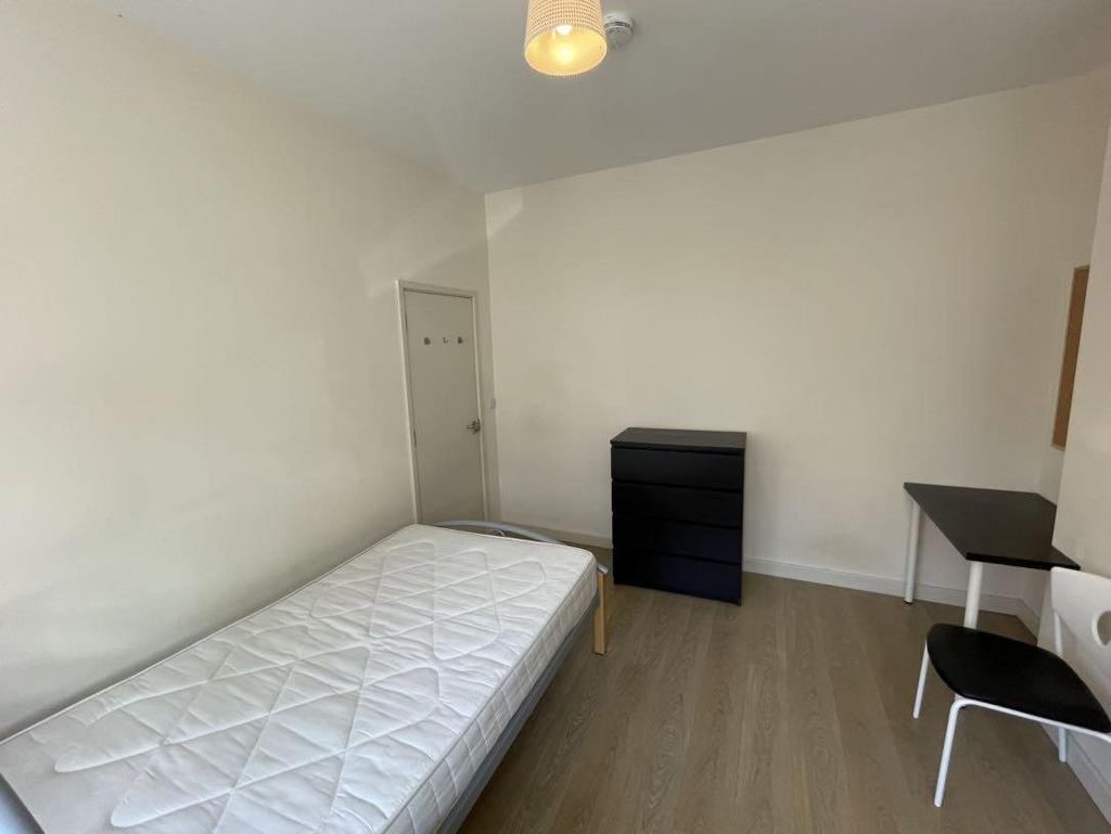 Room1 b