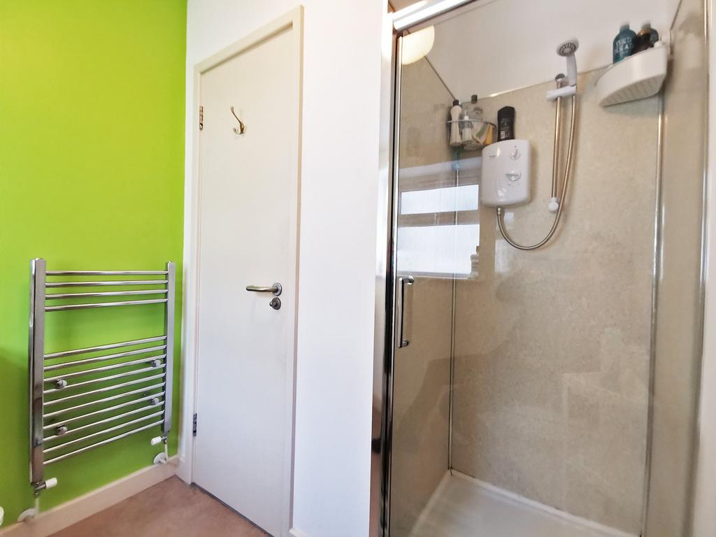 Green Bathroom 2