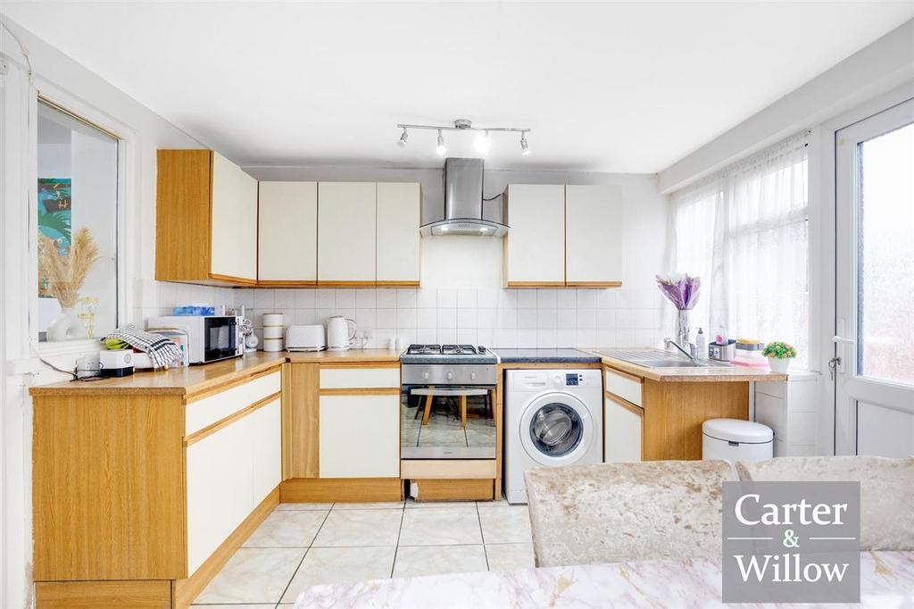 Kitchen / dining