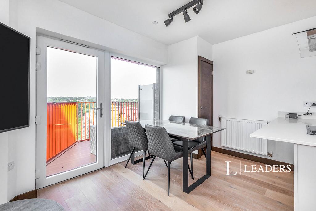 Flat 40 guinevere po