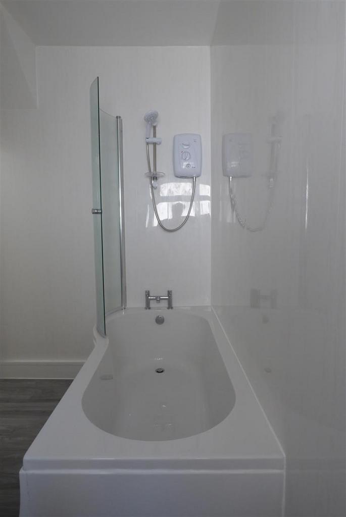 LGF 98 LP - Bathroom (2).JPG
