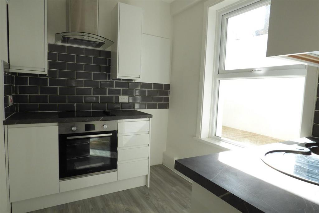 LGF 98 LP - Kitchen (1).JPG