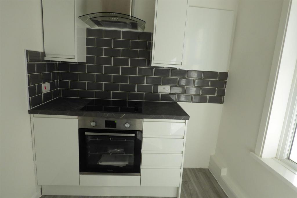 LGF 98 LP - Kitchen (4).JPG