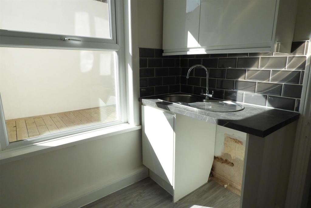 LGF 98 LP - Kitchen (3).JPG