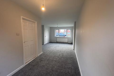 3 bedroom semi-detached house to rent, Rosemount Close, Ings Bridge Estate, Hull, East Yorkshire, HU6