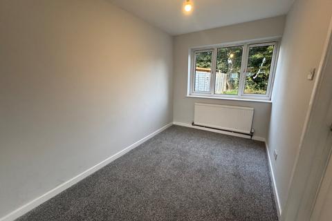 3 bedroom semi-detached house to rent, Rosemount Close, Ings Bridge Estate, Hull, East Yorkshire, HU6