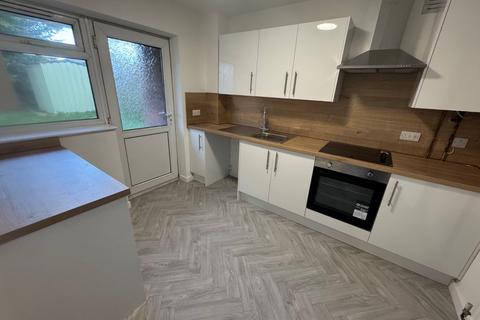 3 bedroom semi-detached house to rent, Rosemount Close, Ings Bridge Estate, Hull, East Yorkshire, HU6