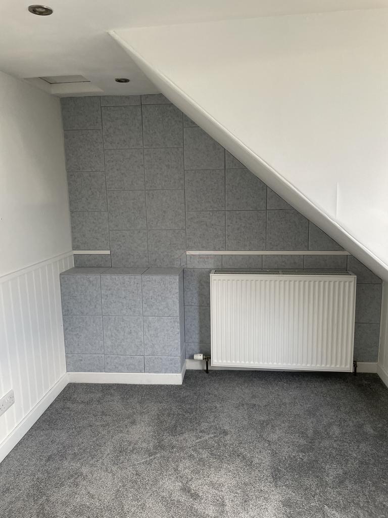 Bedroom 3b.JPG