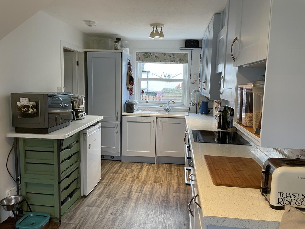 Kitchen 3.JPG