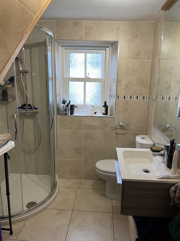 Bathroom 1.JPG
