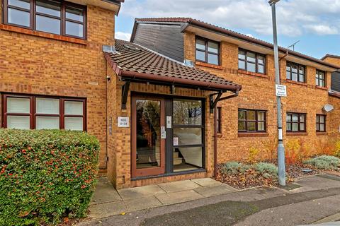 2 bedroom apartment to rent, The Larches, St. Albans