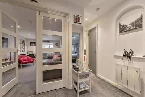 2 bedroom apartment to rent, The Larches, St. Albans