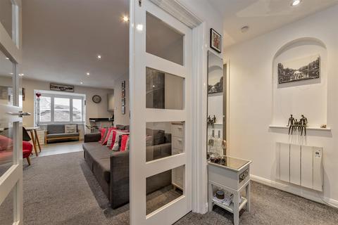 2 bedroom apartment to rent, The Larches, St. Albans