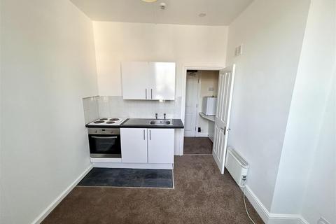 Studio to rent, Lansdowne Place, Hove