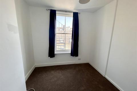 Studio to rent, Lansdowne Place, Hove