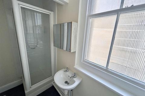 Studio to rent, Lansdowne Place, Hove